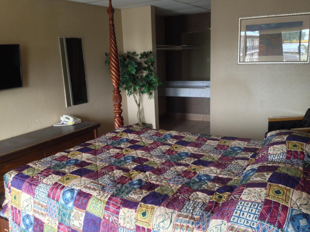 Austin Motor Inn Room photo