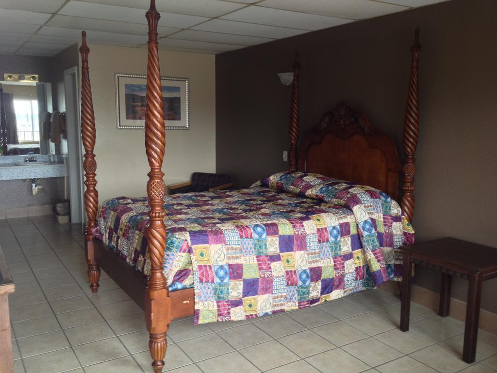 Austin Motor Inn Room photo