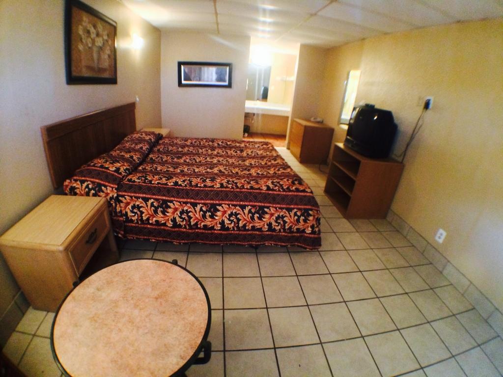 Austin Motor Inn Room photo